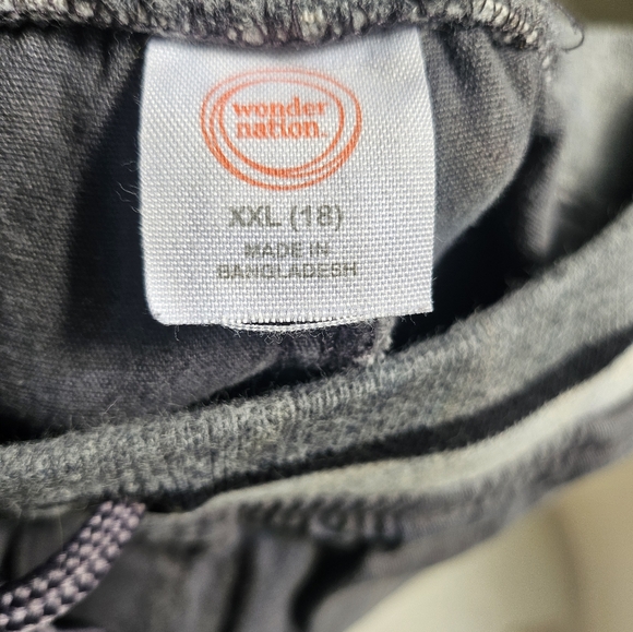 Euc boys cargo shorts - Picture 3 of 3